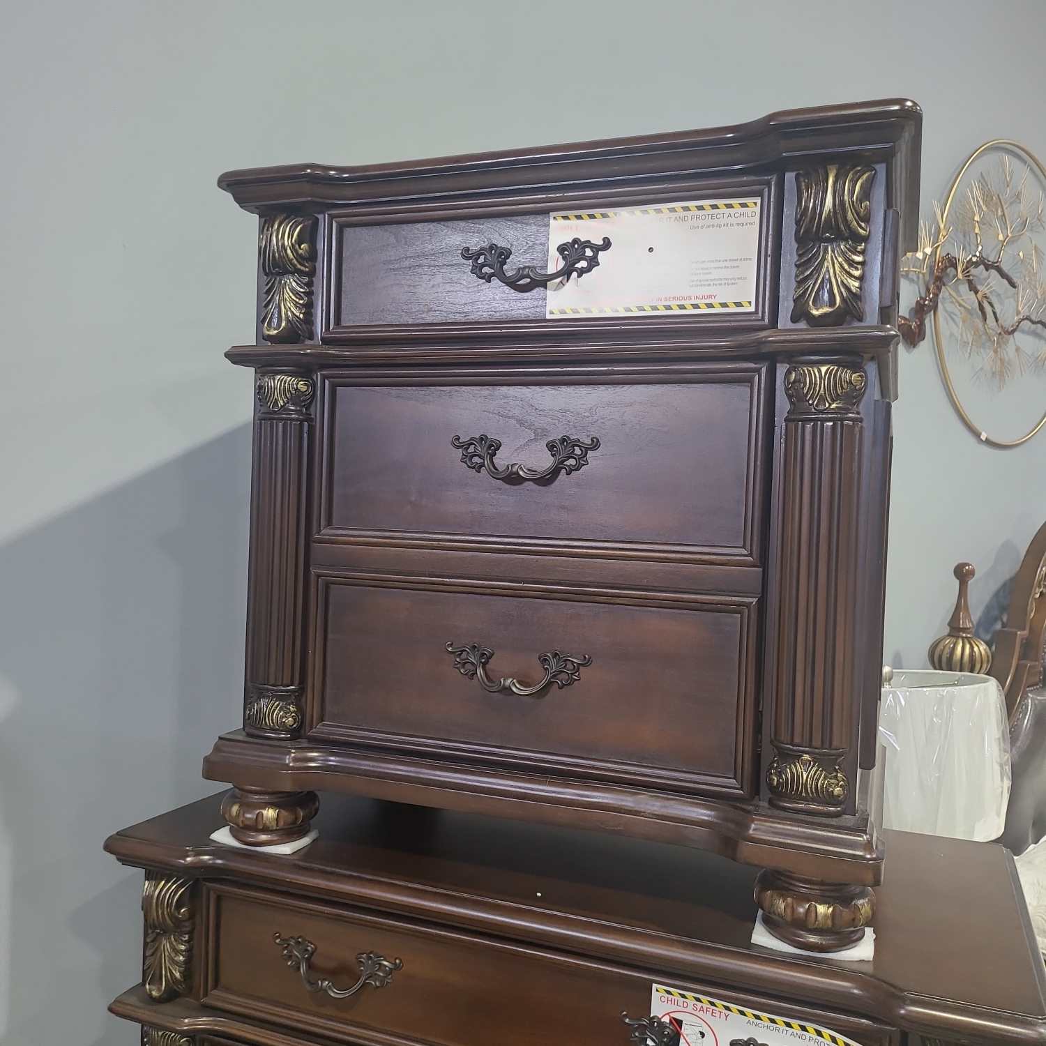 Astoria Queen Bedroom Set B825 (OPEN BOX)