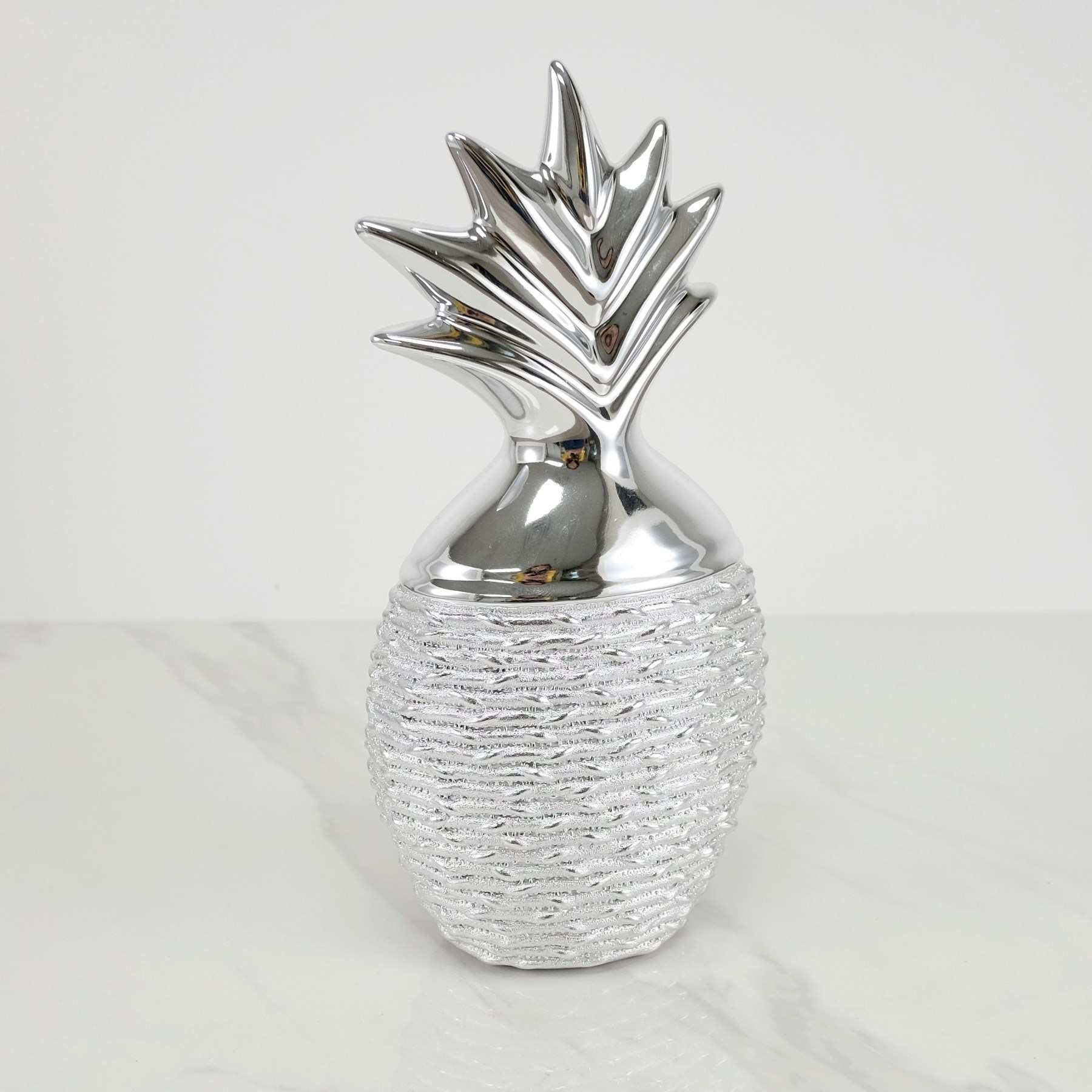 CERAMIC PINEAPPLE W/SILVER TOP EL V50-473