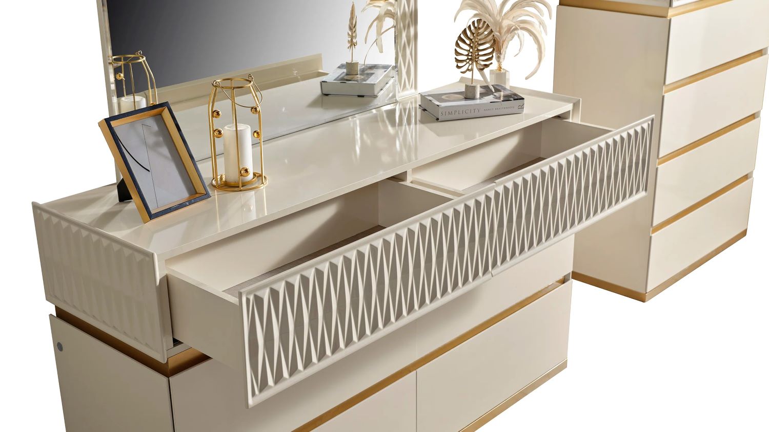 Delfano Gold and Cream Lacquer Finish Bedroom Set 1761