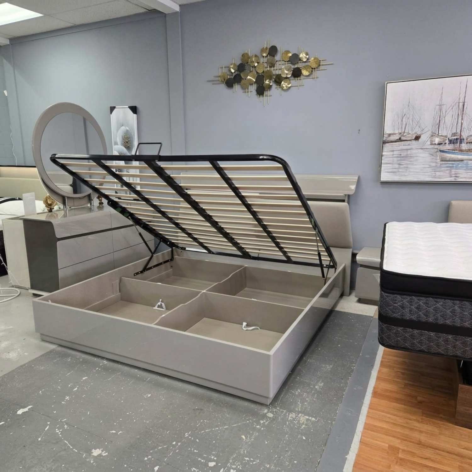 Grey Lacquer Hydraulic Lift Bedroom Set with PU & LED Headboard 540