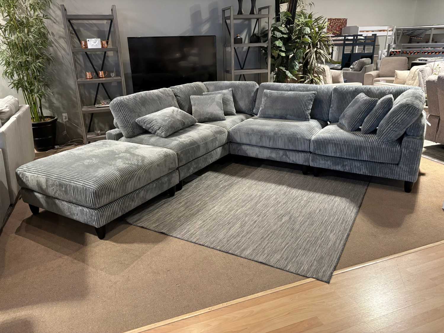 Robstown Grey 5 Piece Modular Sectional with Ottoman 9688
