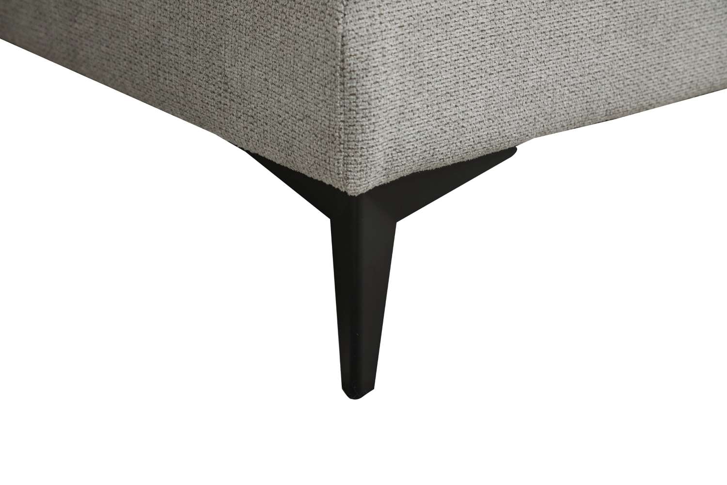 Suki Light Grey Sectional With Black Metal Legs 99084