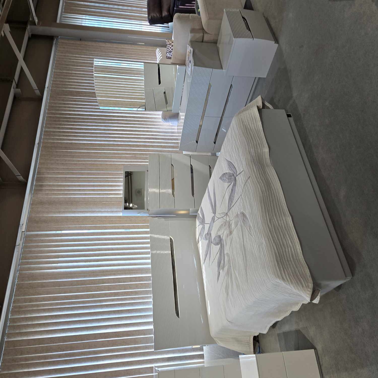 Lessie Hydraulic Lift High Gloss Lacquer Bedroom Set Grey SB286