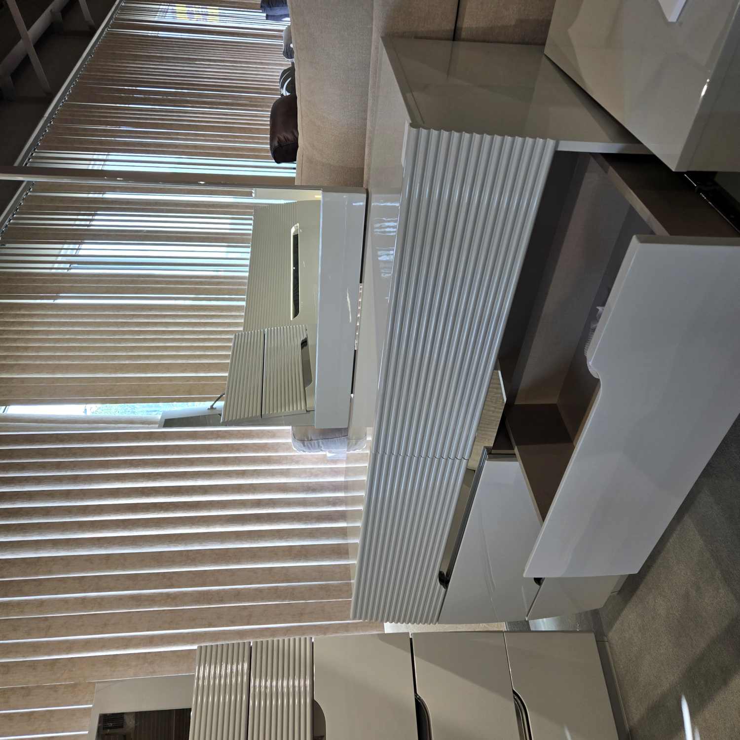 Lessie Hydraulic Lift High Gloss Lacquer Bedroom Set Grey SB286