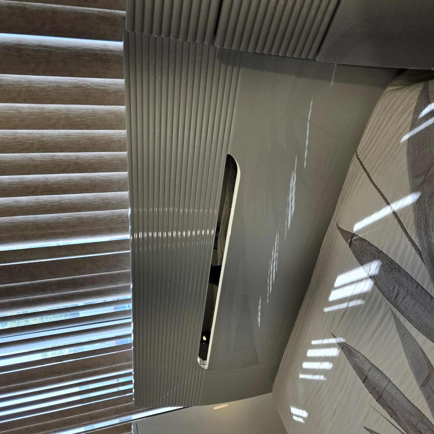 Lessie Hydraulic Lift High Gloss Lacquer Bedroom Set Grey SB286