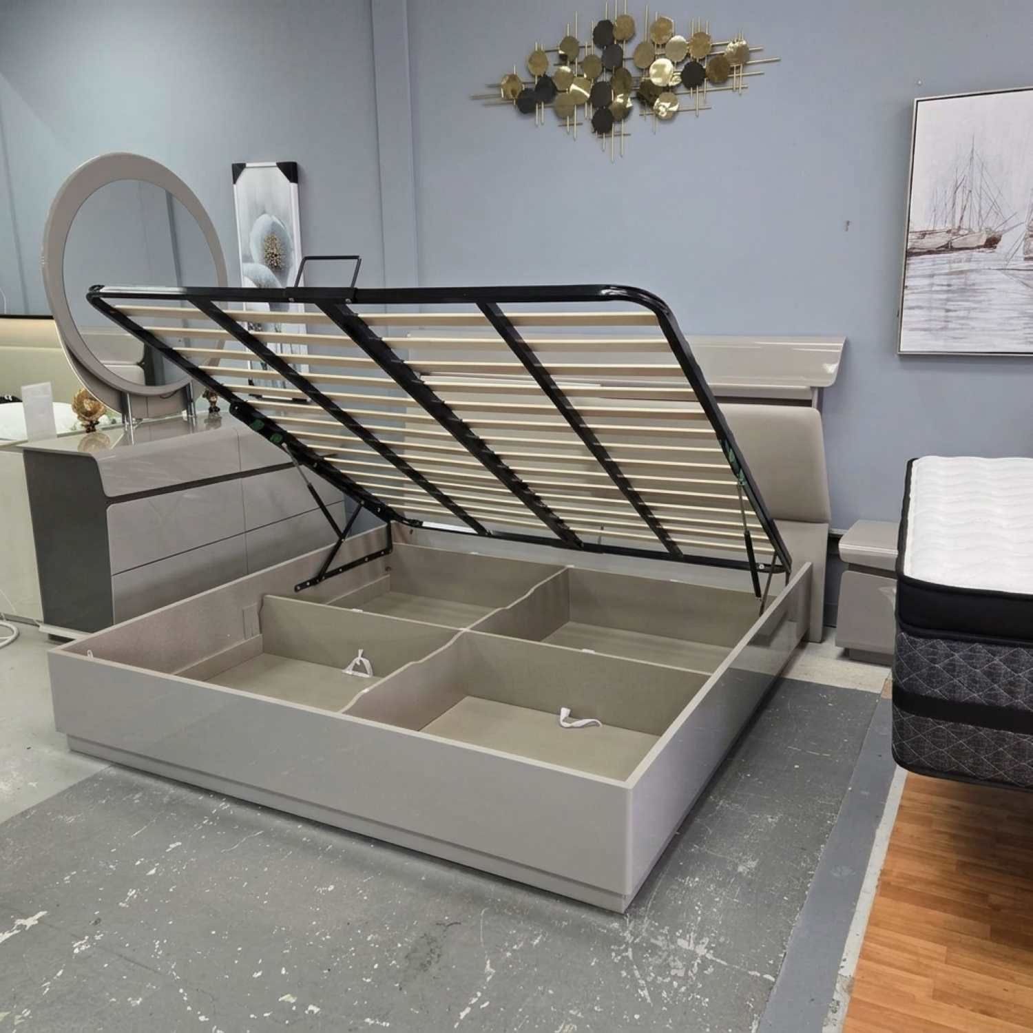 Grey Lacquer Hydraulic Lift Bedroom Set with PU & LED Headboard 540