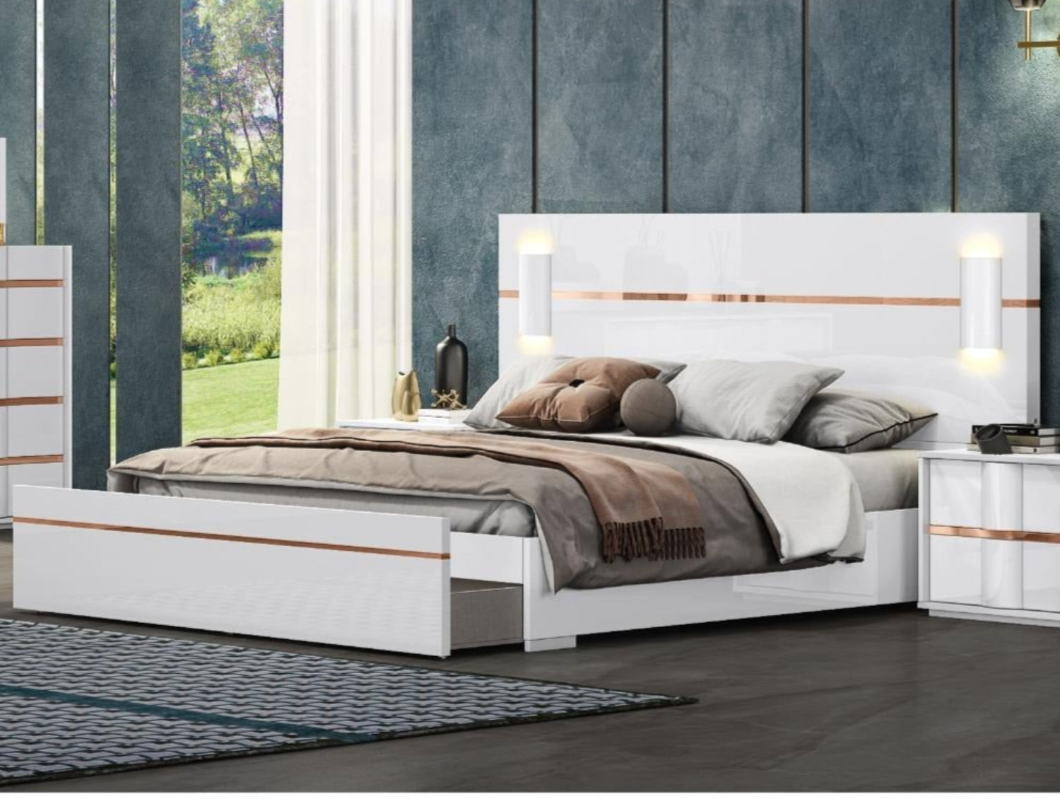 Munich Lacquer Bed with Pull-Out Storage in Footboard 1711