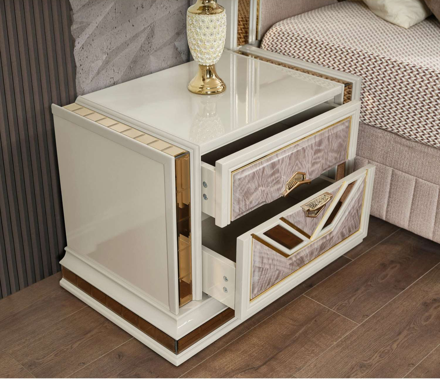 O'mari Beige Modern Bedroom Set with Gold Accent 1881