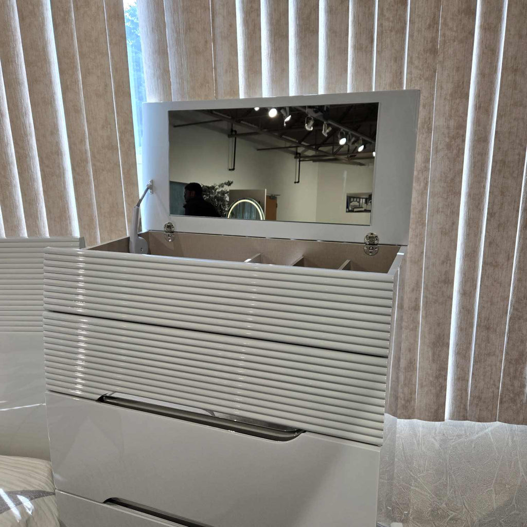 Lessie High Gloss Lacquer Chest Grey SB286CH | Furniture Sale