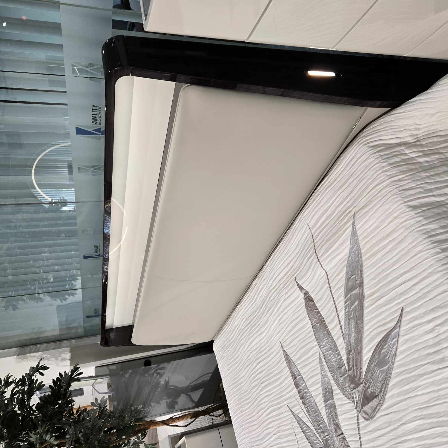 Mario Hydraulic Lift High Gloss Lacquer Bedroom Set Grey & Ebony