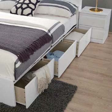 White Lacquer 6 PC Bedroom Set - Eyes